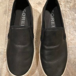 Sorel black leather slides